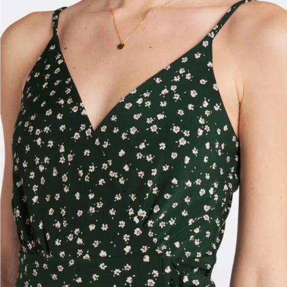 Kaileigh Rochelle Floral Jumpsuit in Dark Green NWOT Size MP - Picture 2 of 4